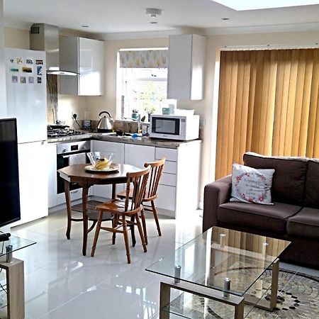 Luxury London Ensuite Double Room, Park Free, Tram-Train! Mitcham Extérieur photo