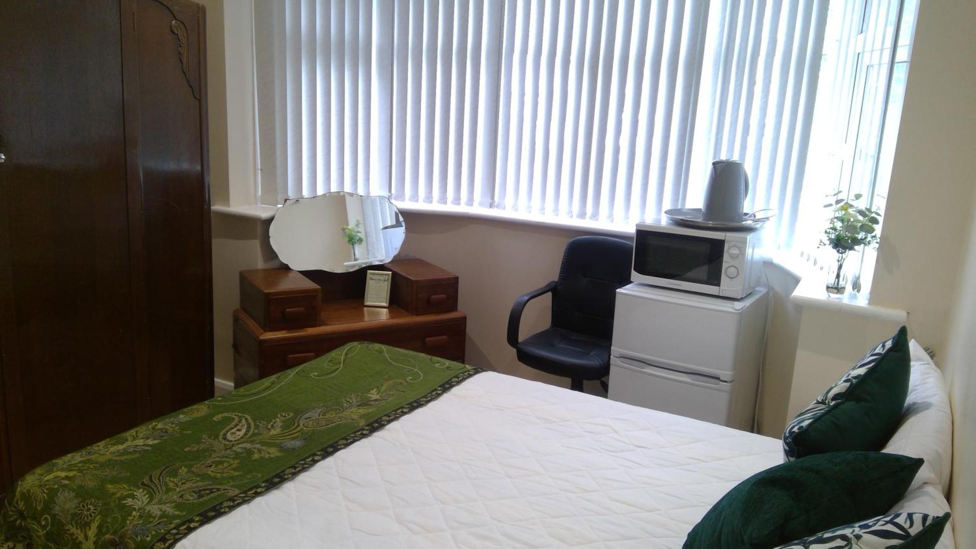 Luxury London Ensuite Double Room, Park Free, Tram-Train! Mitcham Extérieur photo